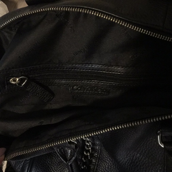 ❌❌SOLD❌❌ Black Calvin Klein Medium Crossbody 🖤✨ - Picture 8 of 8